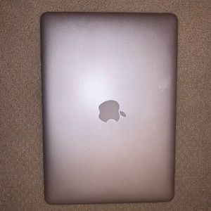 2015 Macbook Air 13” Silver Used with Case